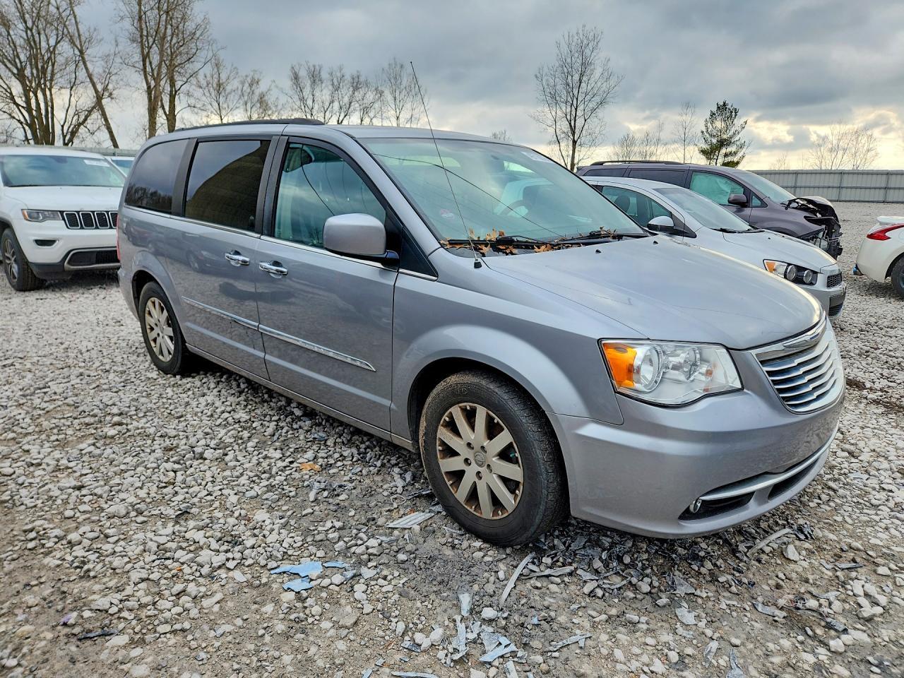 2015 Chrysler Town & Country Touring - Image 4