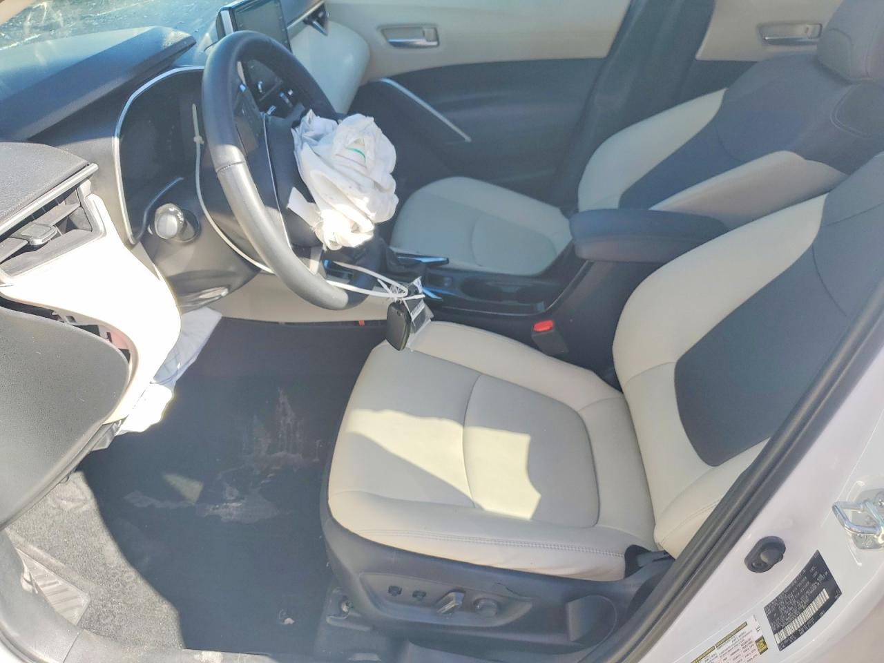 2022 Toyota Corolla Cross Xle - Image 7