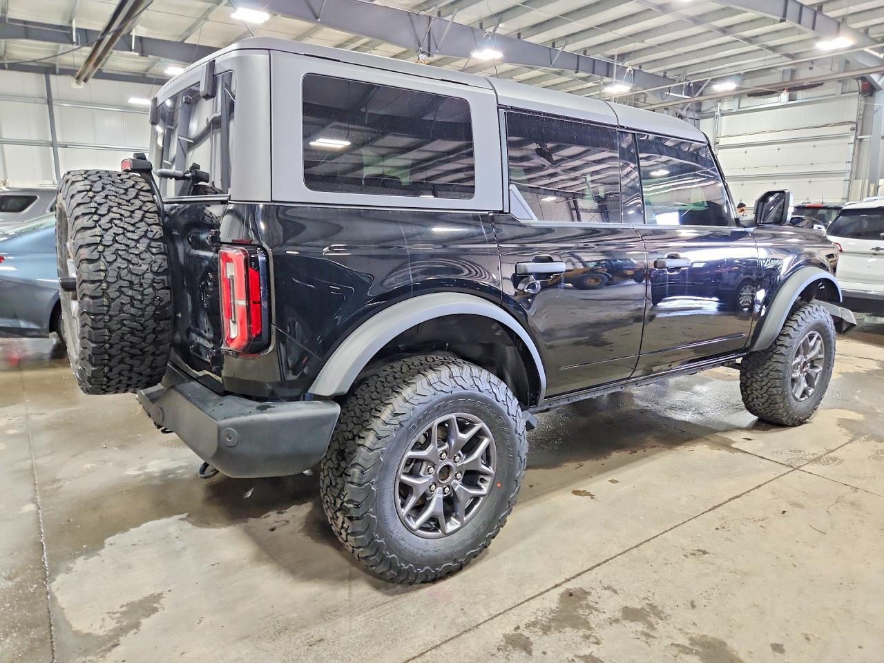 2022 Ford Bronco Base - Image 3