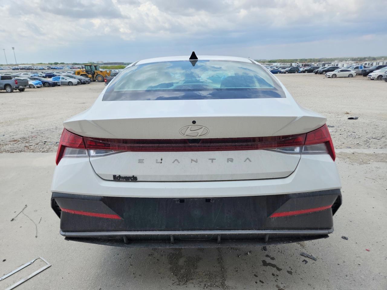 2024 Hyundai Elantra Sel - Image 6