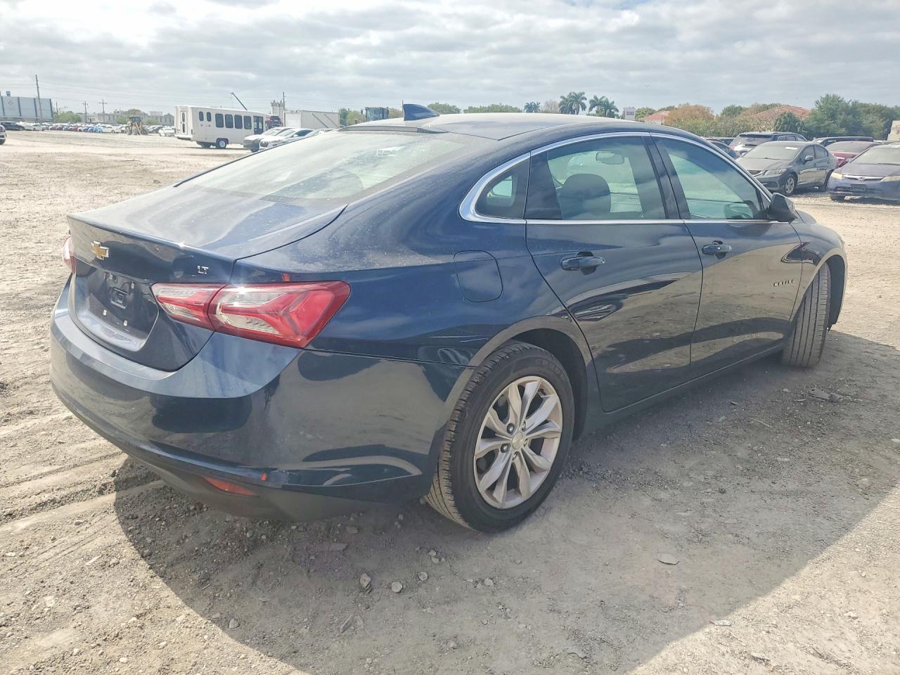 2022 Chevrolet Malibu Lt - Фото 3