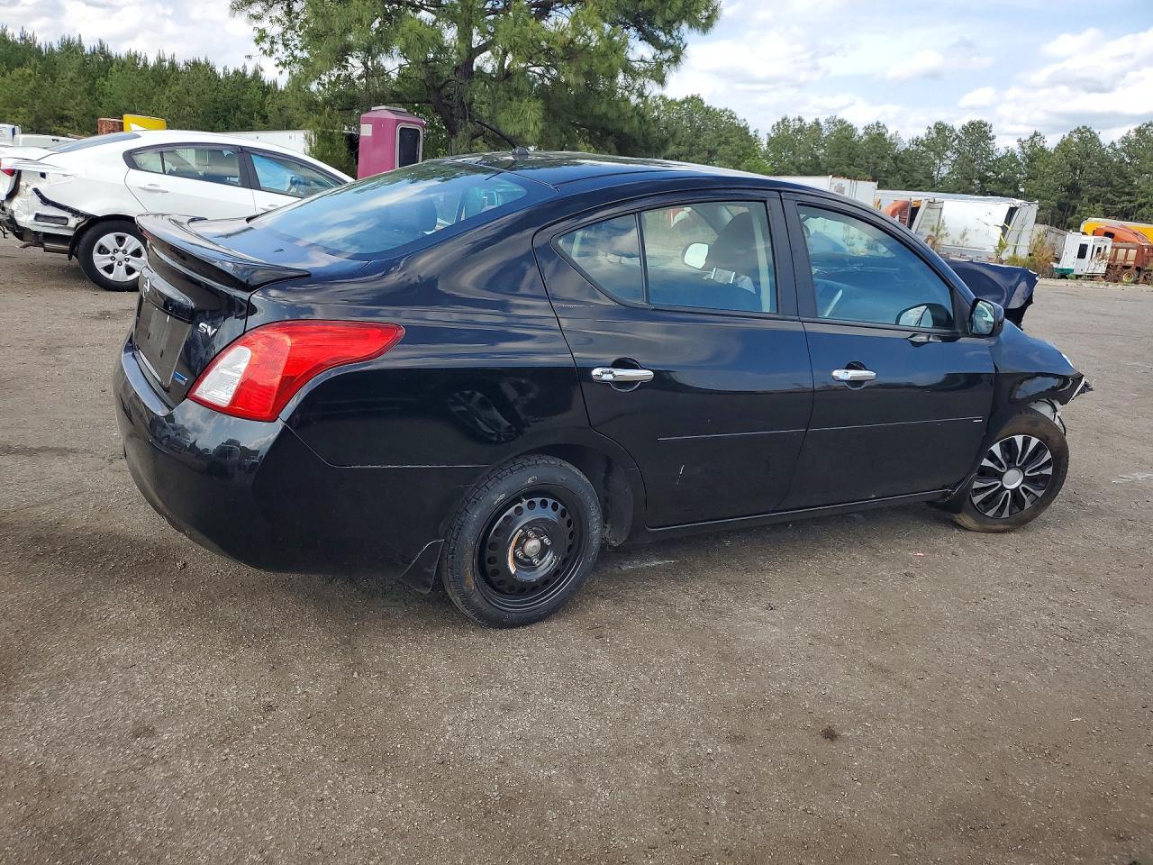2013 Nissan Versa 1.6 S - Фото 3