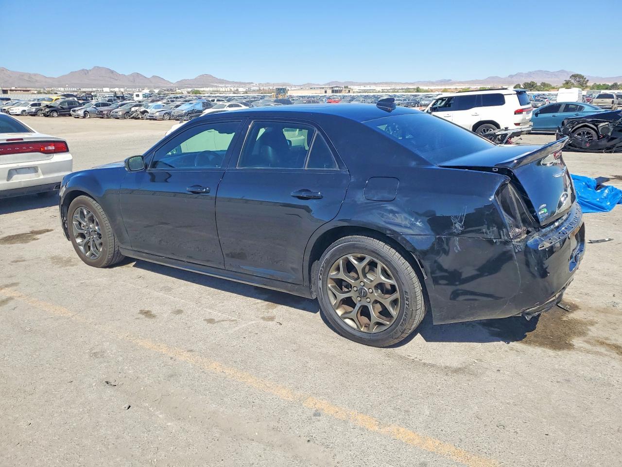 2017 Chrysler 300 S - Фото 2