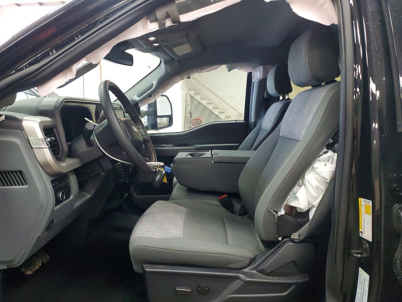 2023 Ford F250 Super Duty - Фото 7