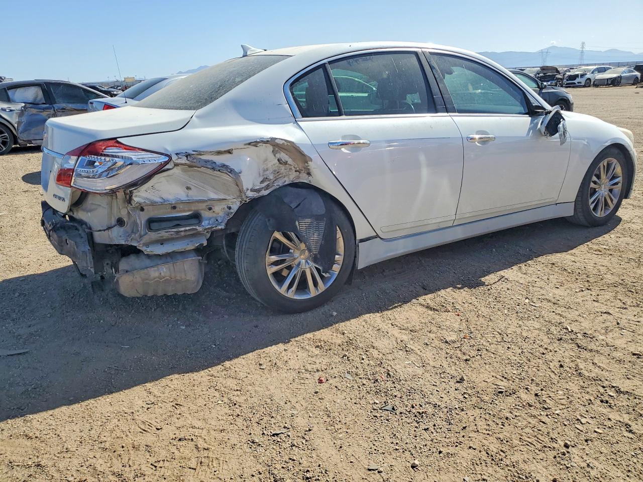 2012 Hyundai Genesis - Фото 3
