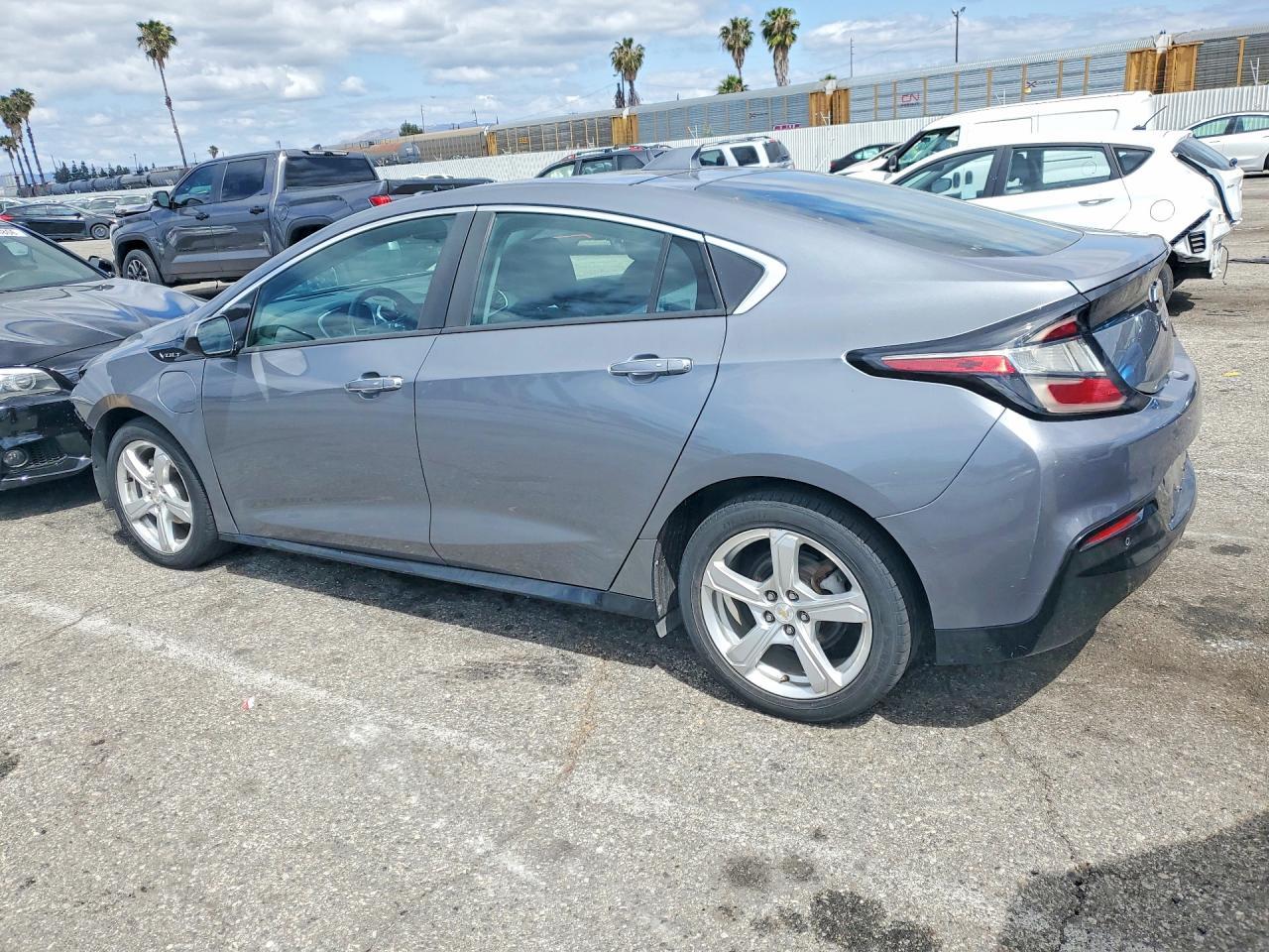 2018 Chevrolet Volt Lt - Фото 2