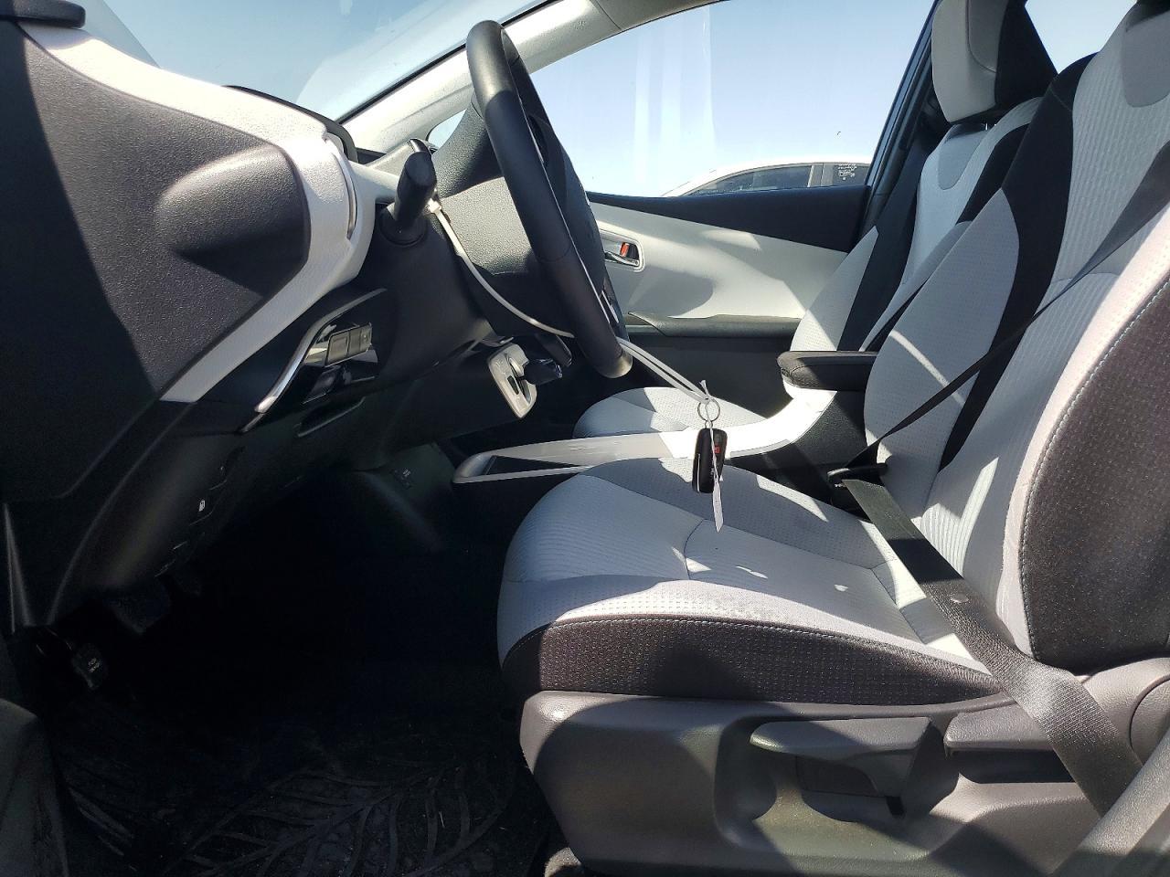 2019 Toyota Prius Prime Plus - Image 7