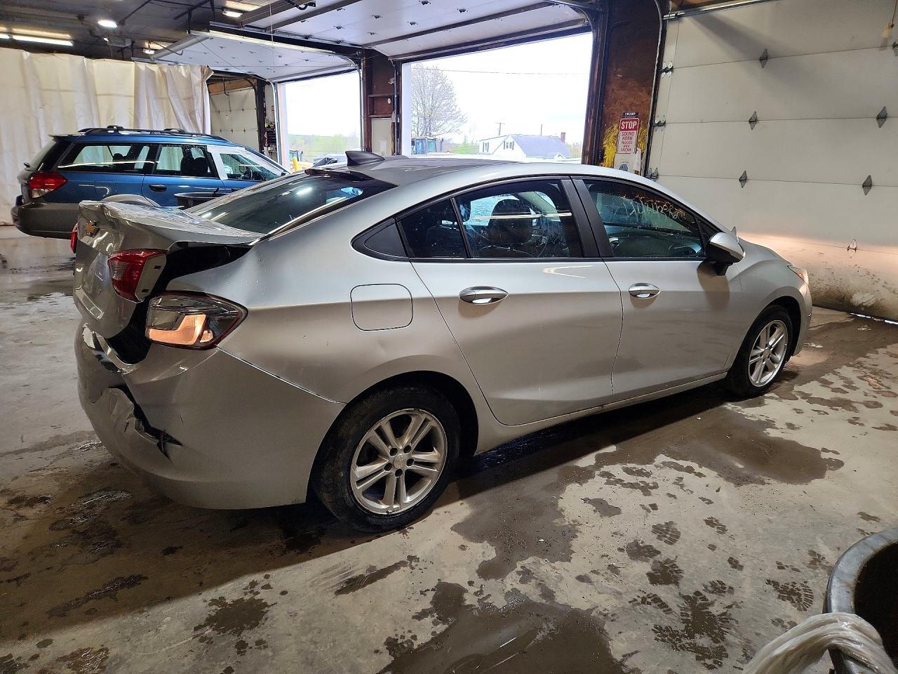 2017 Chevrolet Cruze Ls - Фото 3
