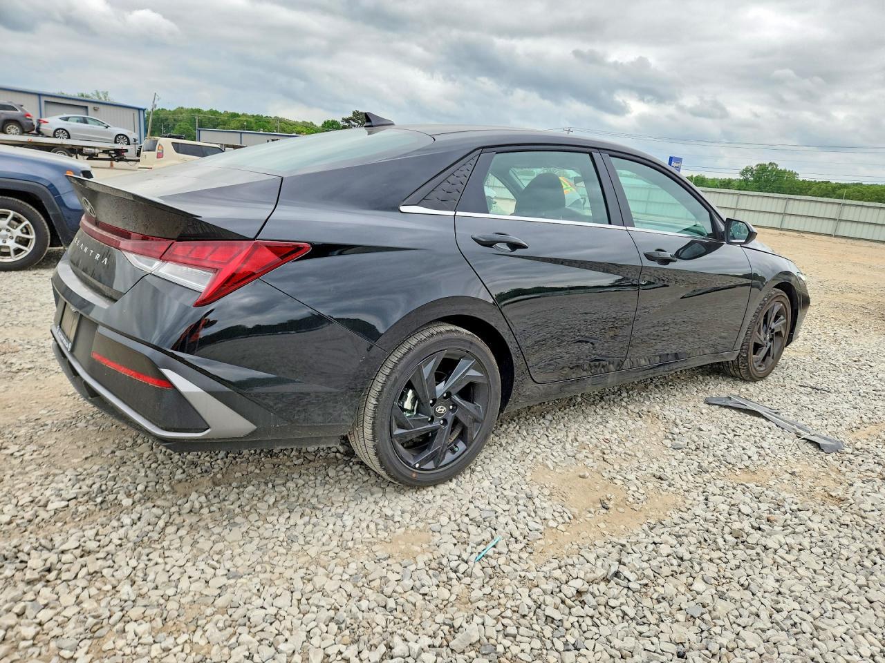 2026 Hyundai Elantra Sel Sport Premium - Image 3