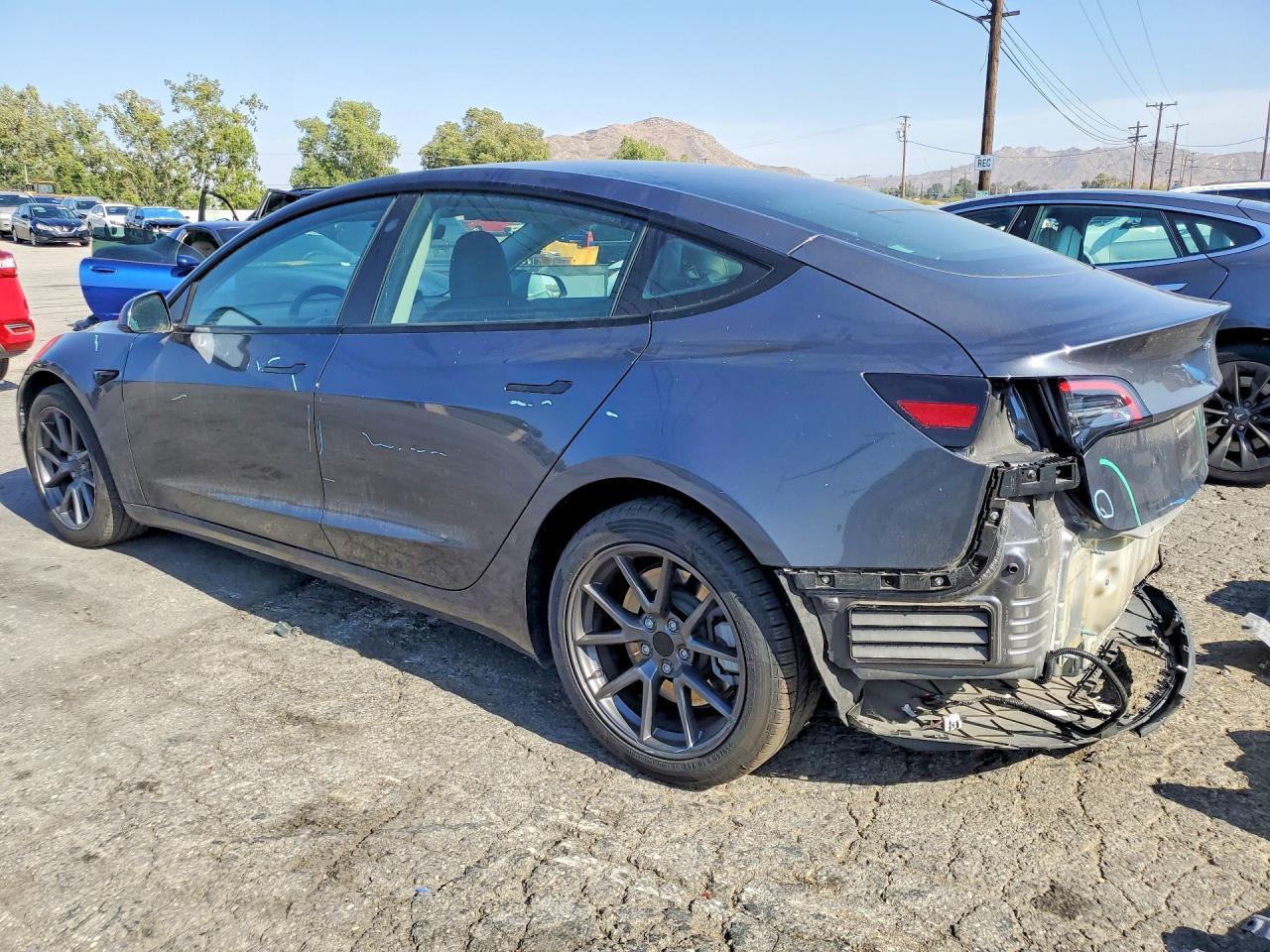 2023 Tesla Model 3 - Фото 2