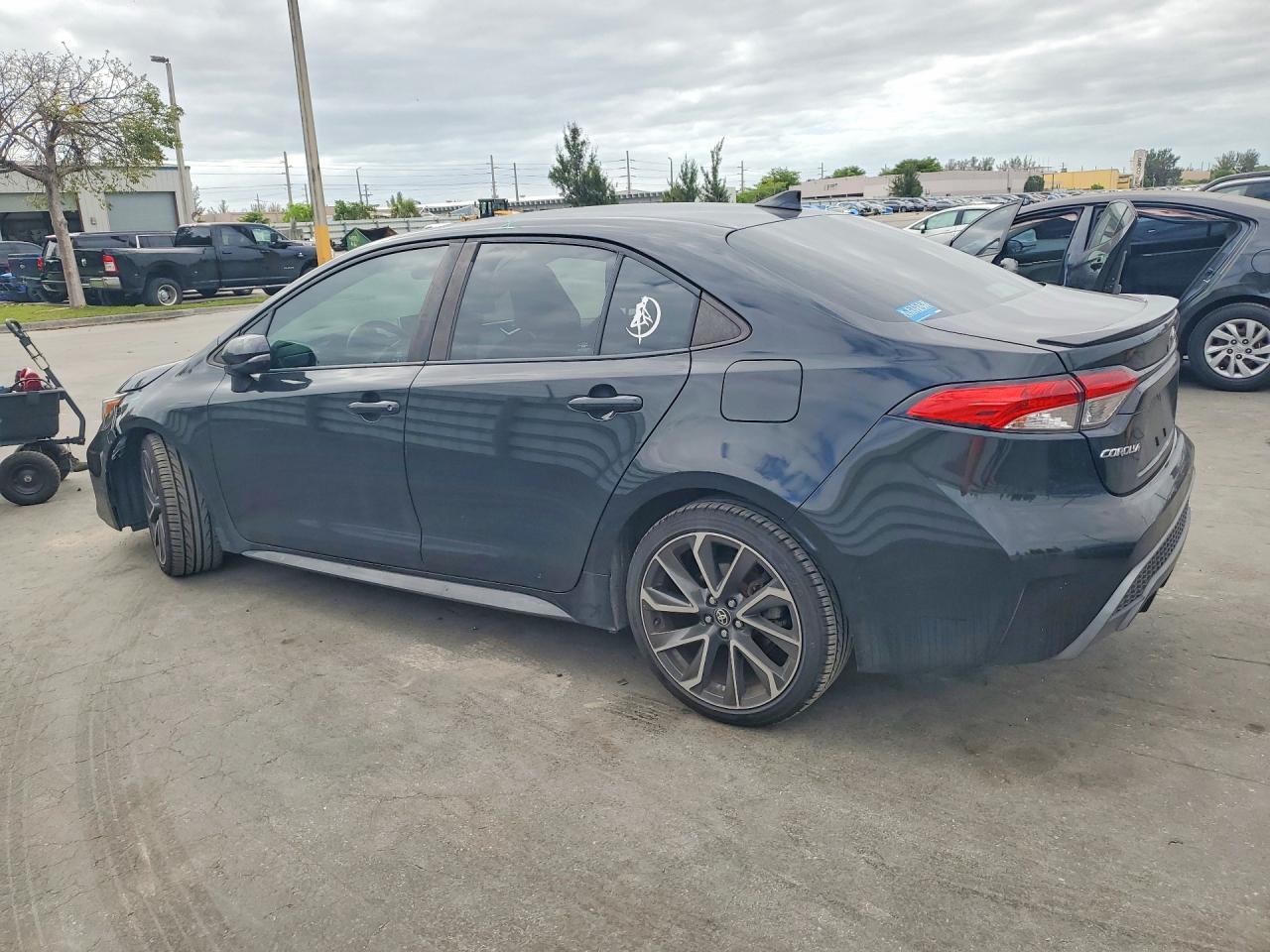 2020 Toyota Corolla Se - Image 2