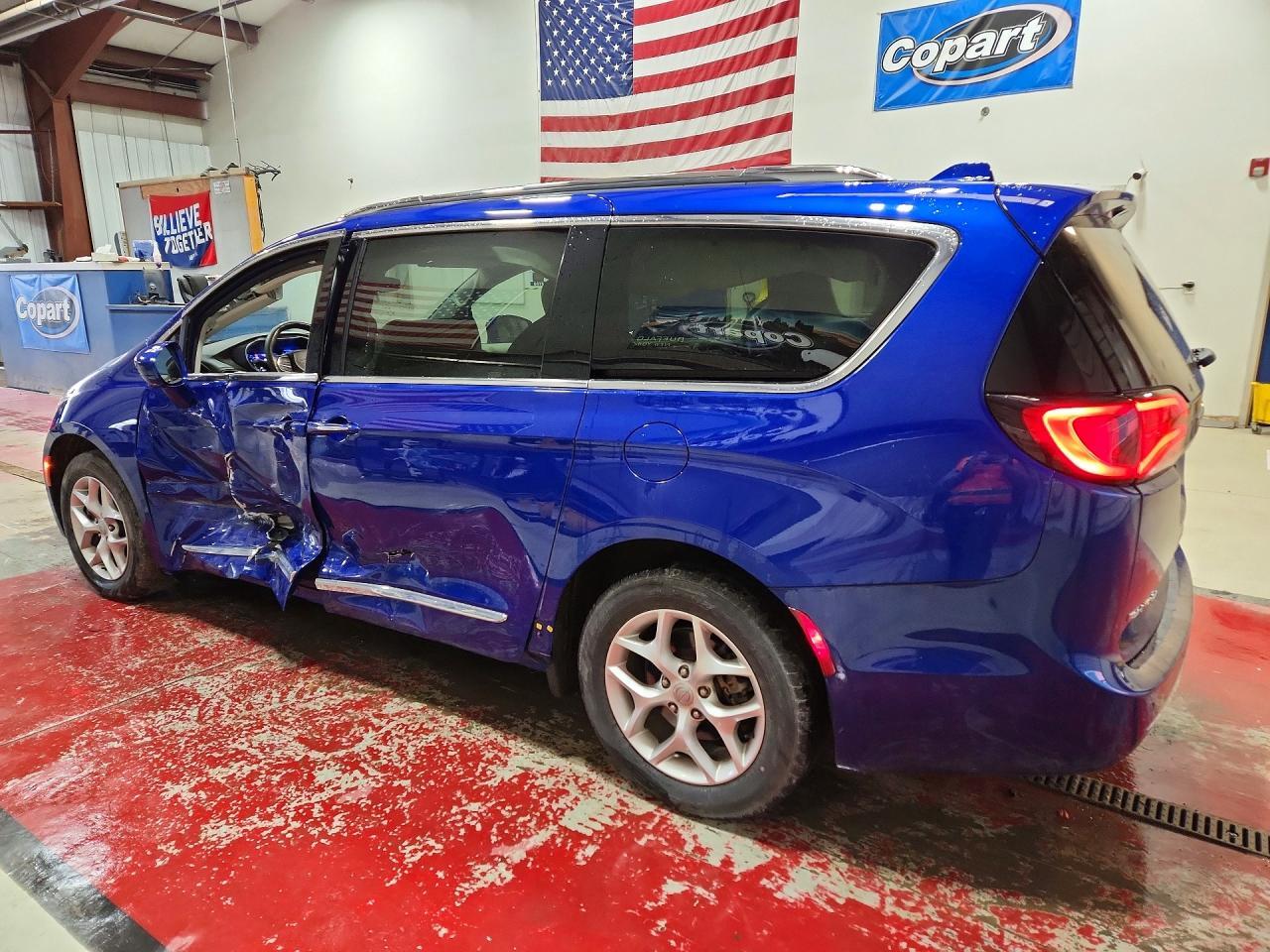 2020 Chrysler Pacifica Touring L - Image 2