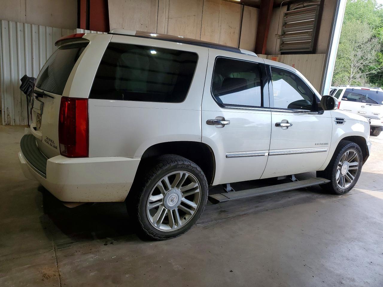 2012 Cadillac Escalade Platinum - Image 3