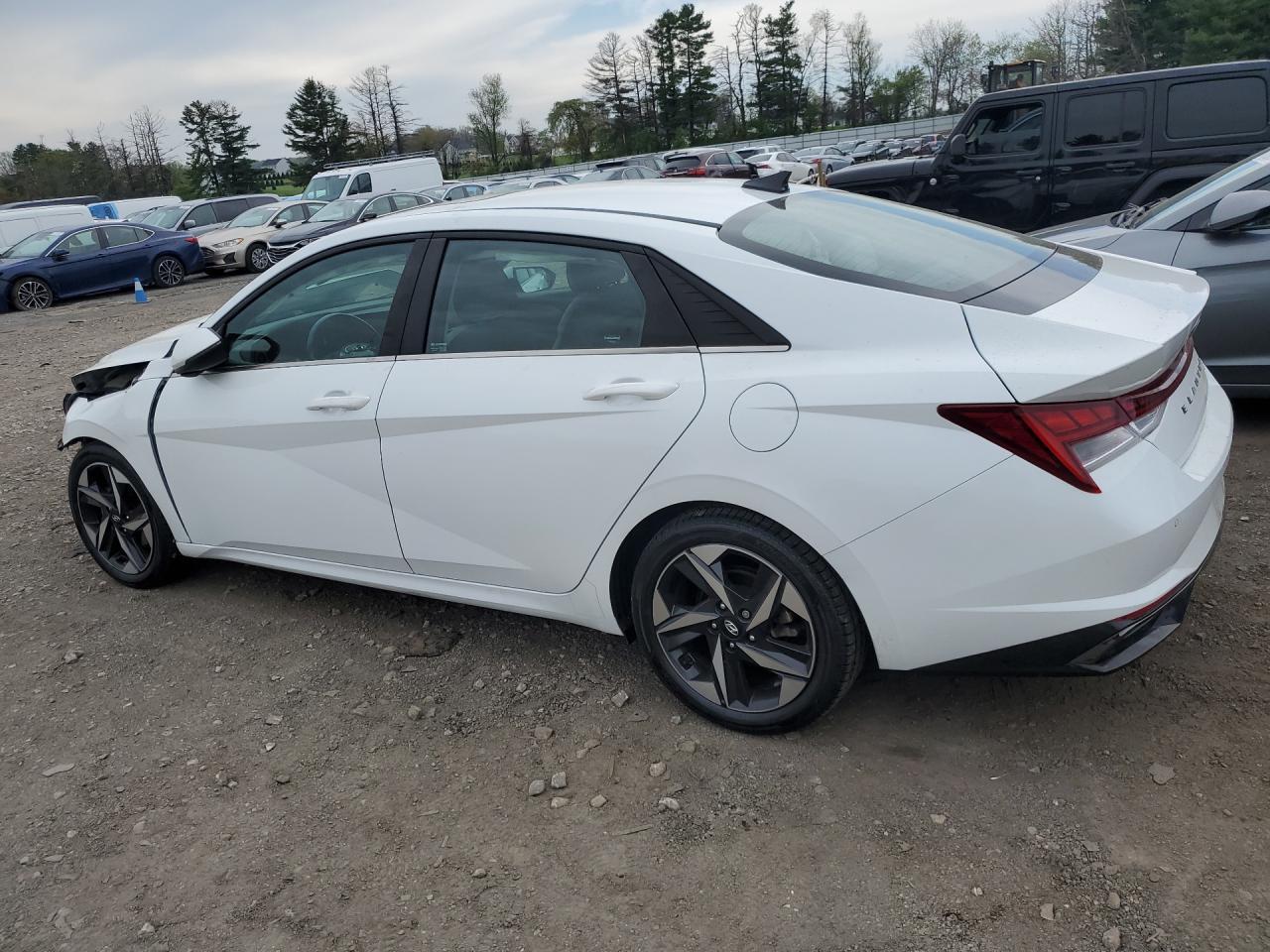 2021 Hyundai Elantra Limited - Фото 2