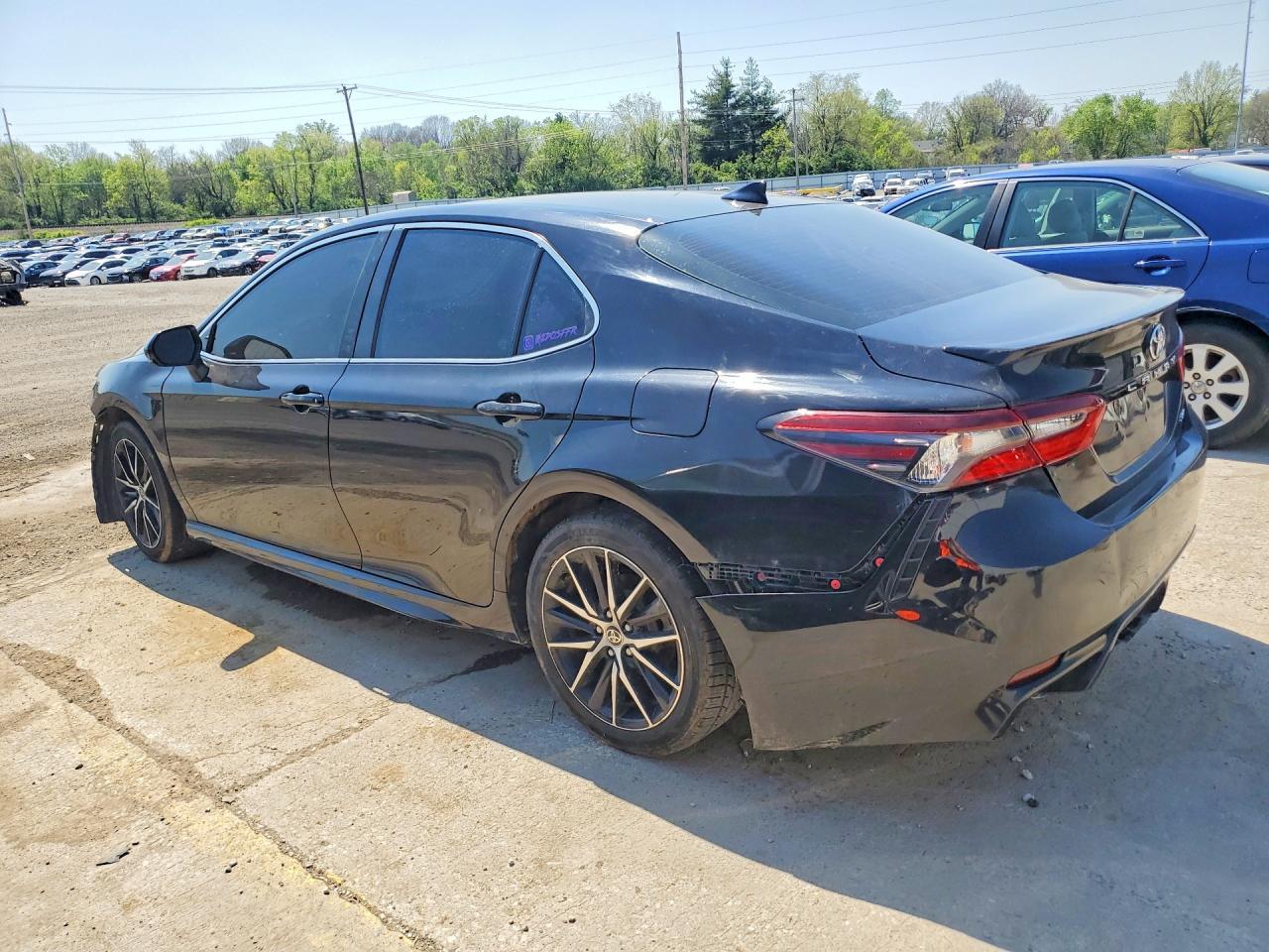 2021 Toyota Camry Se - Фото 2