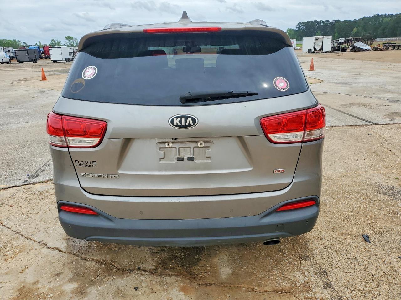 2017 Kia Sorento Lx - Image 6
