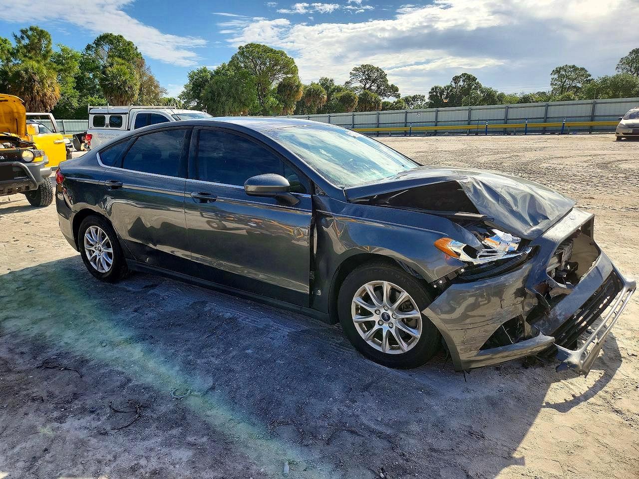 2016 Ford Fusion S - Фото 4