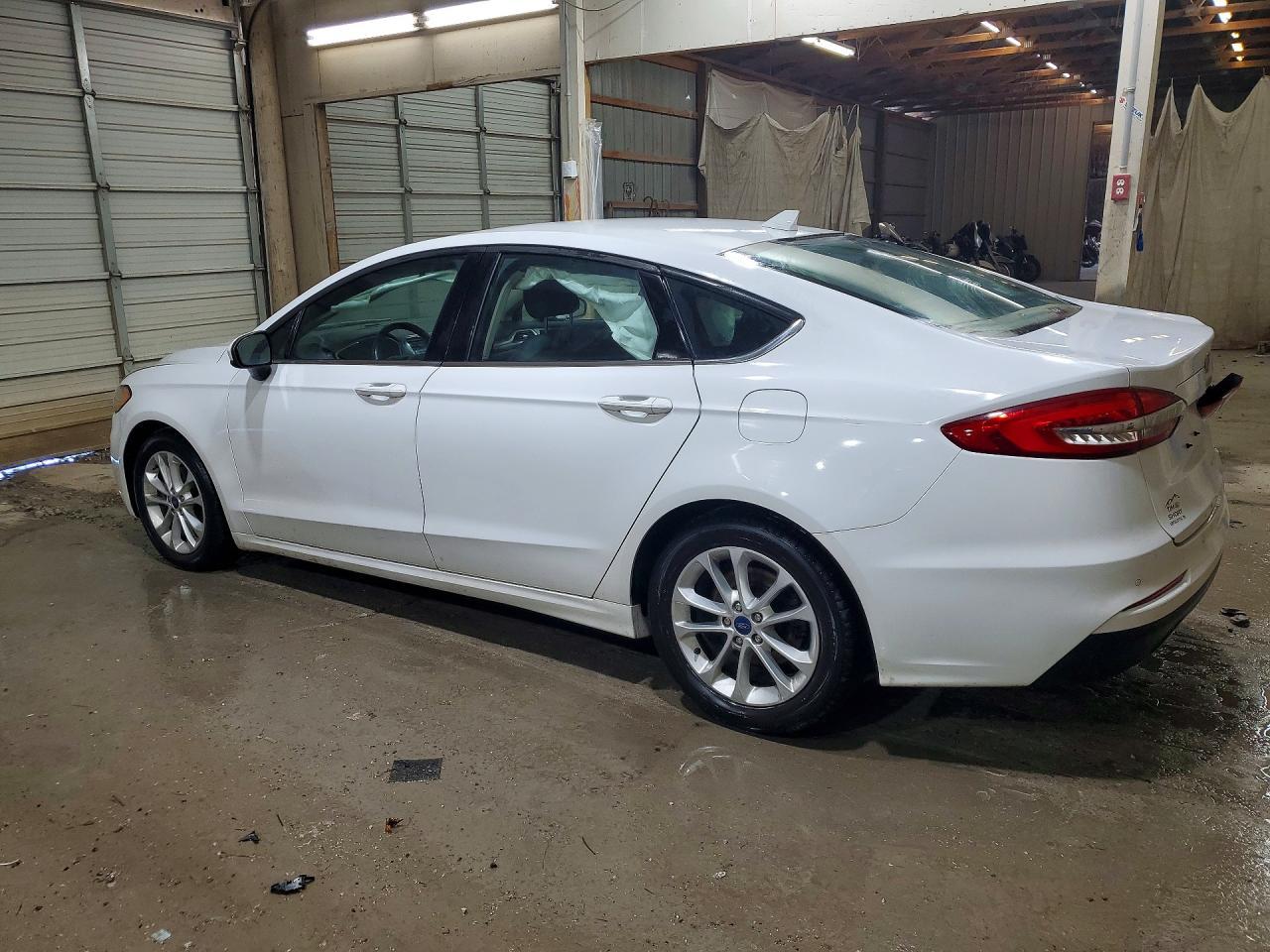 2019 Ford Fusion Se - Фото 2