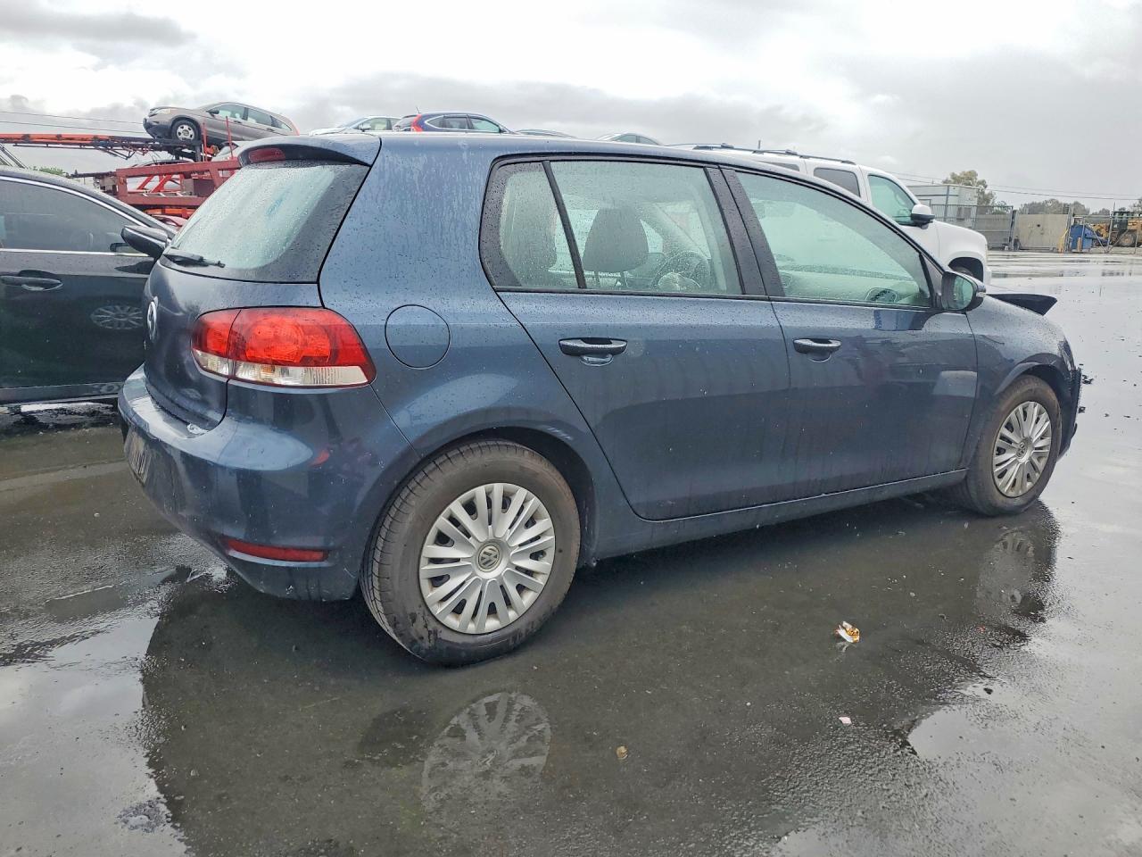 2013 Volkswagen Golf - Image 3