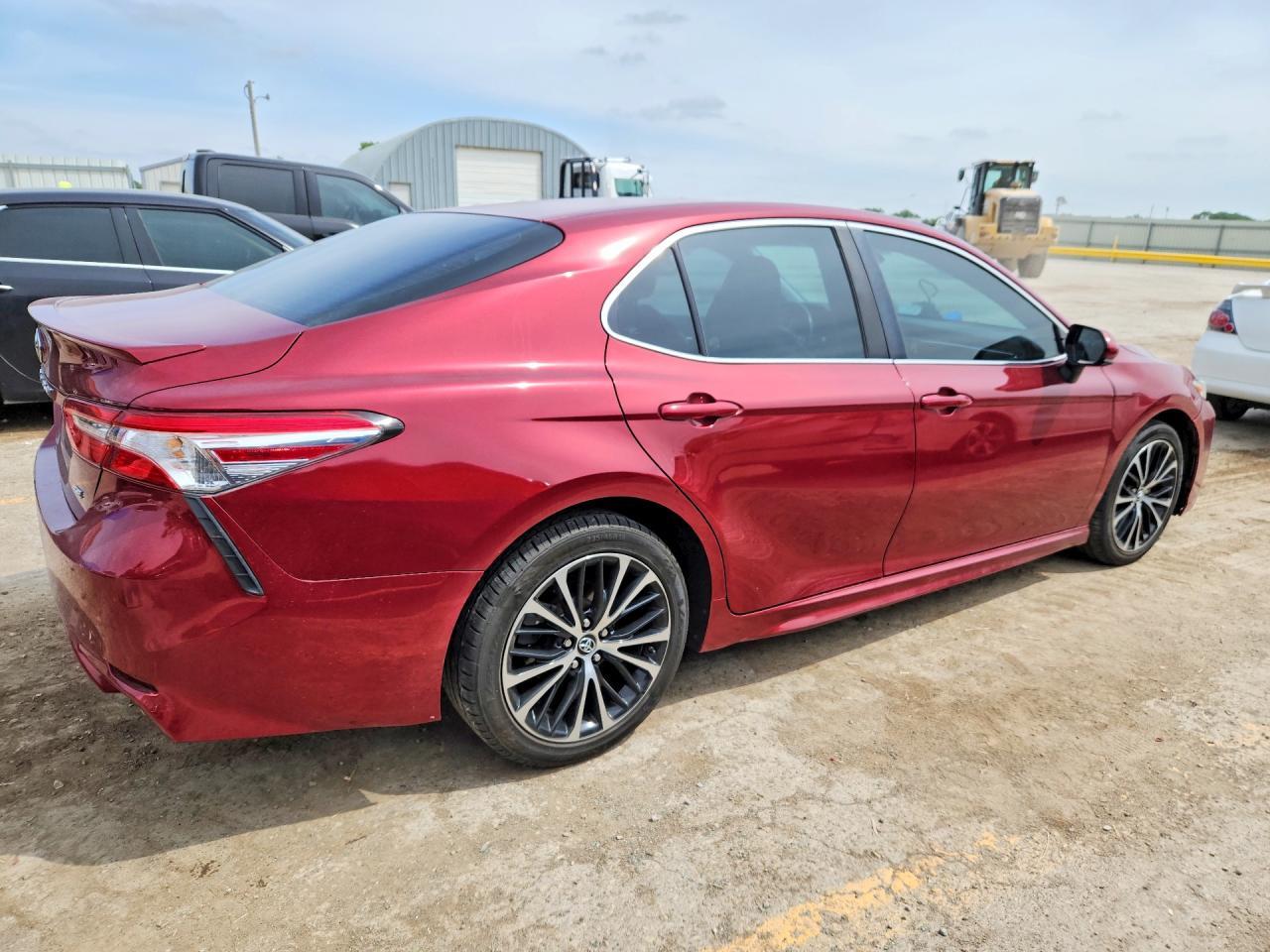 2018 Toyota Camry Se - Фото 3