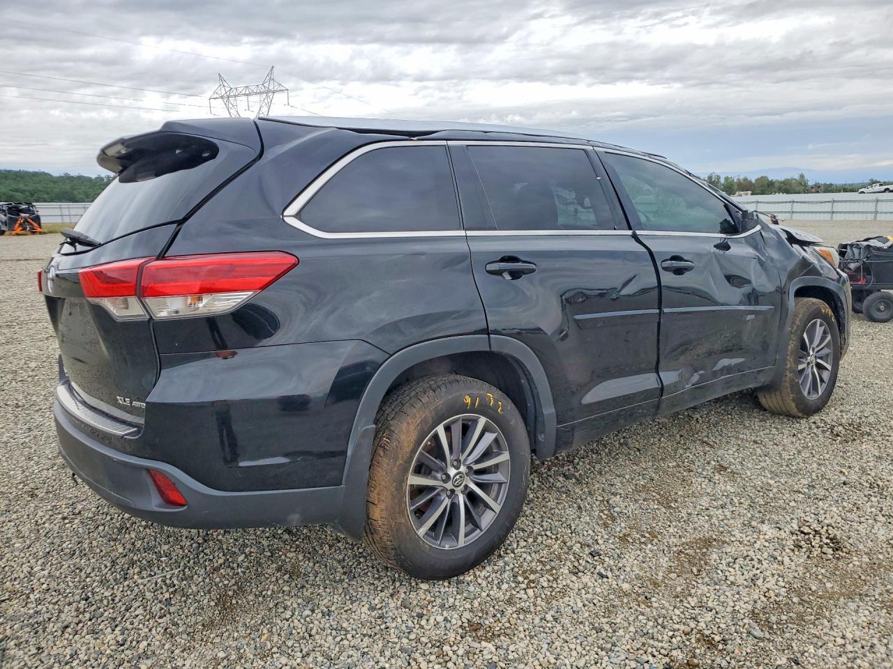 2018 Toyota Highlander Xle - Фото 3