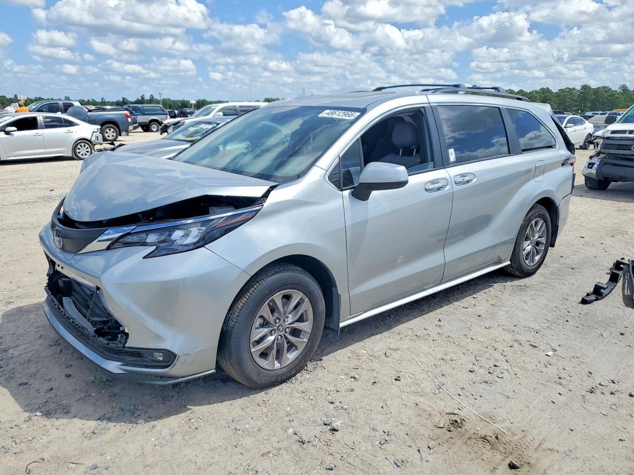 2025 Toyota Sienna Xle 8-Passenger