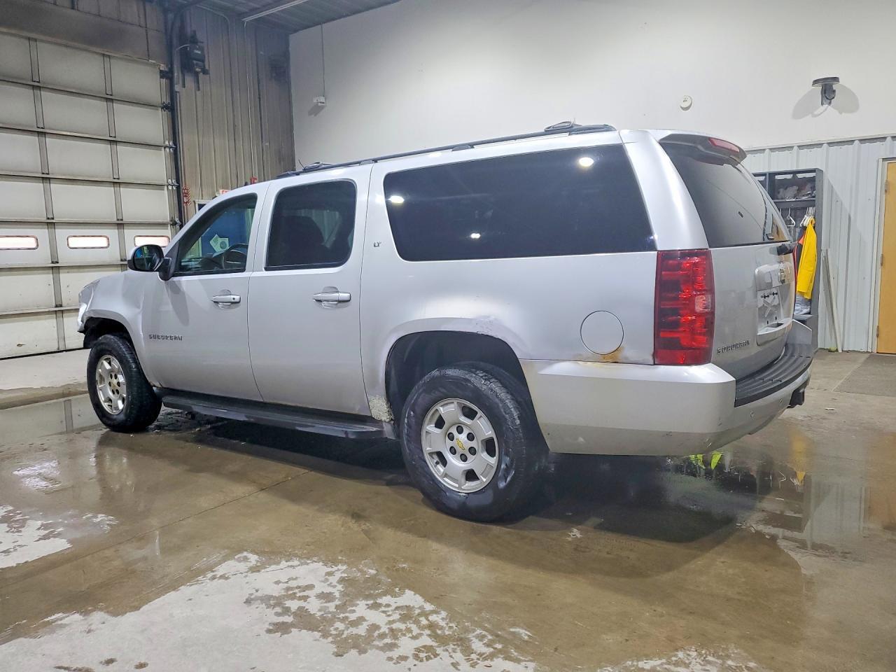 2010 Chevrolet Suburban K1500 Lt - Фото 2