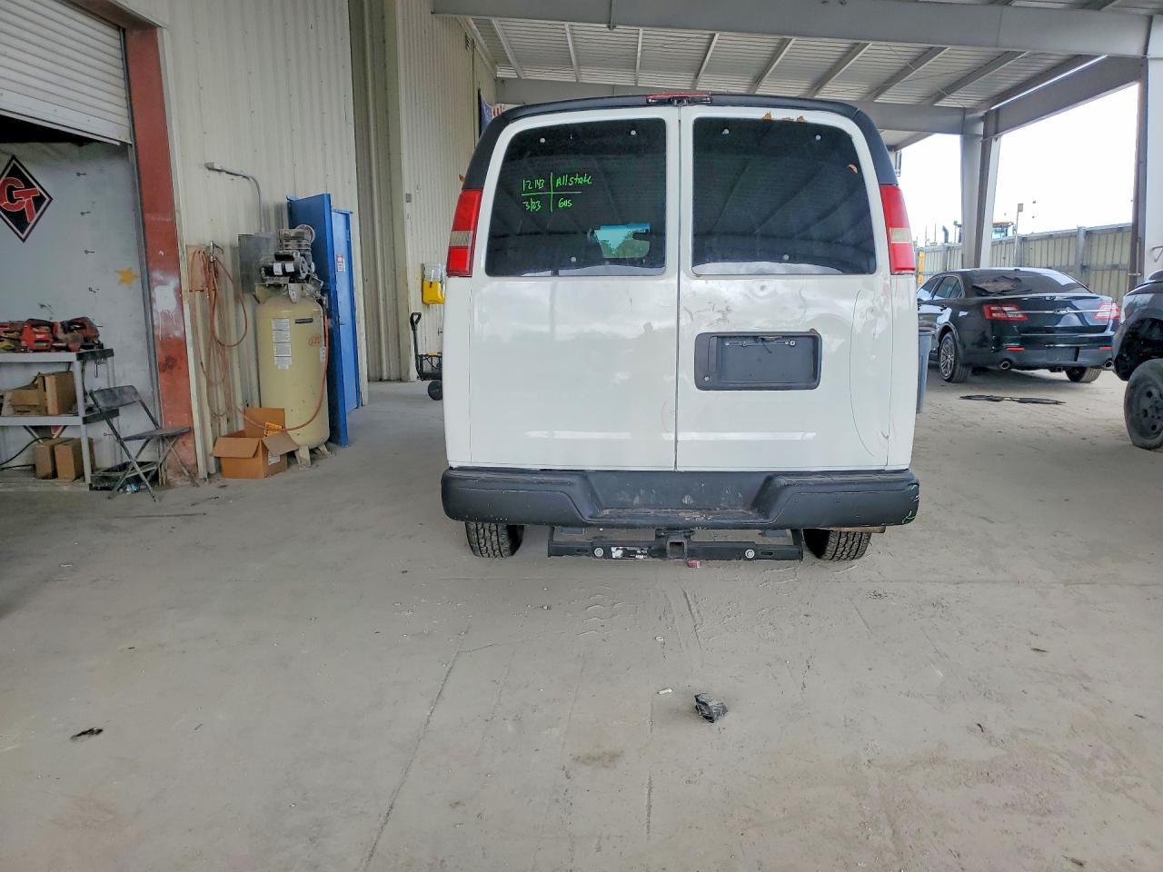 2010 Chevrolet Express G2500 - Image 6