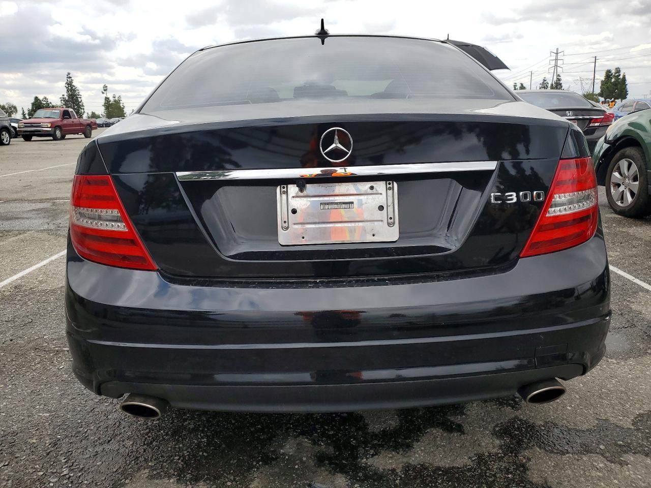 2011 Mercedes-Benz C 300 - Фото 6
