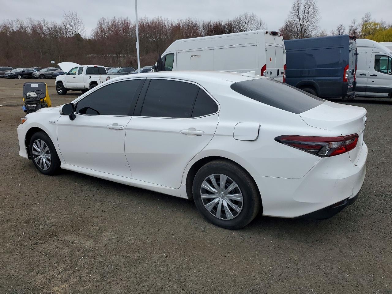 2021 Toyota Camry Hybrid Le - Фото 2