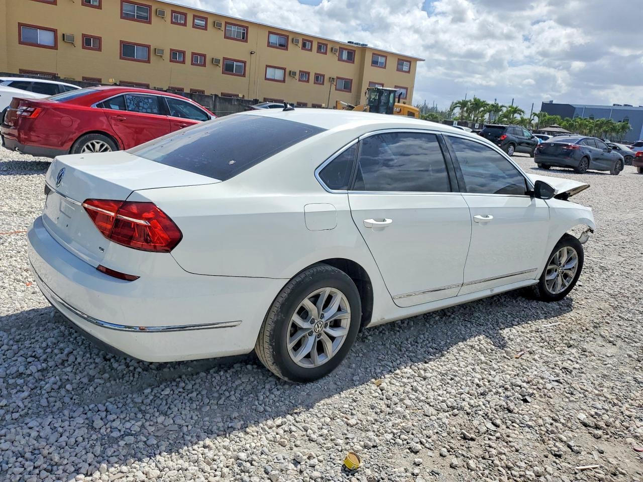 2016 Volkswagen Passat S - Фото 3