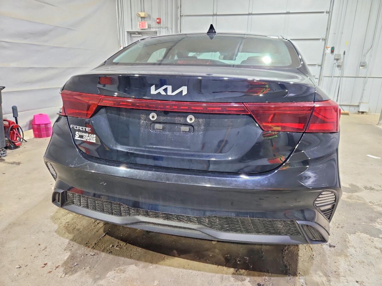2023 Kia Forte Lxs - Image 6
