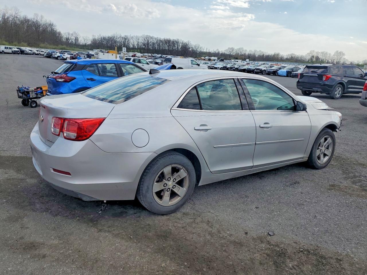 2014 Chev Malibu Ls - Фото 3