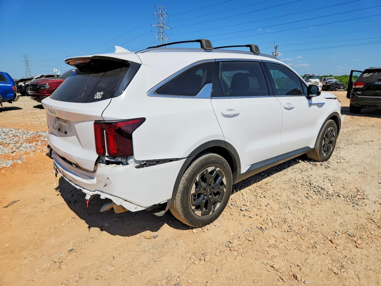 2024 Kia Sorento S - Фото 3