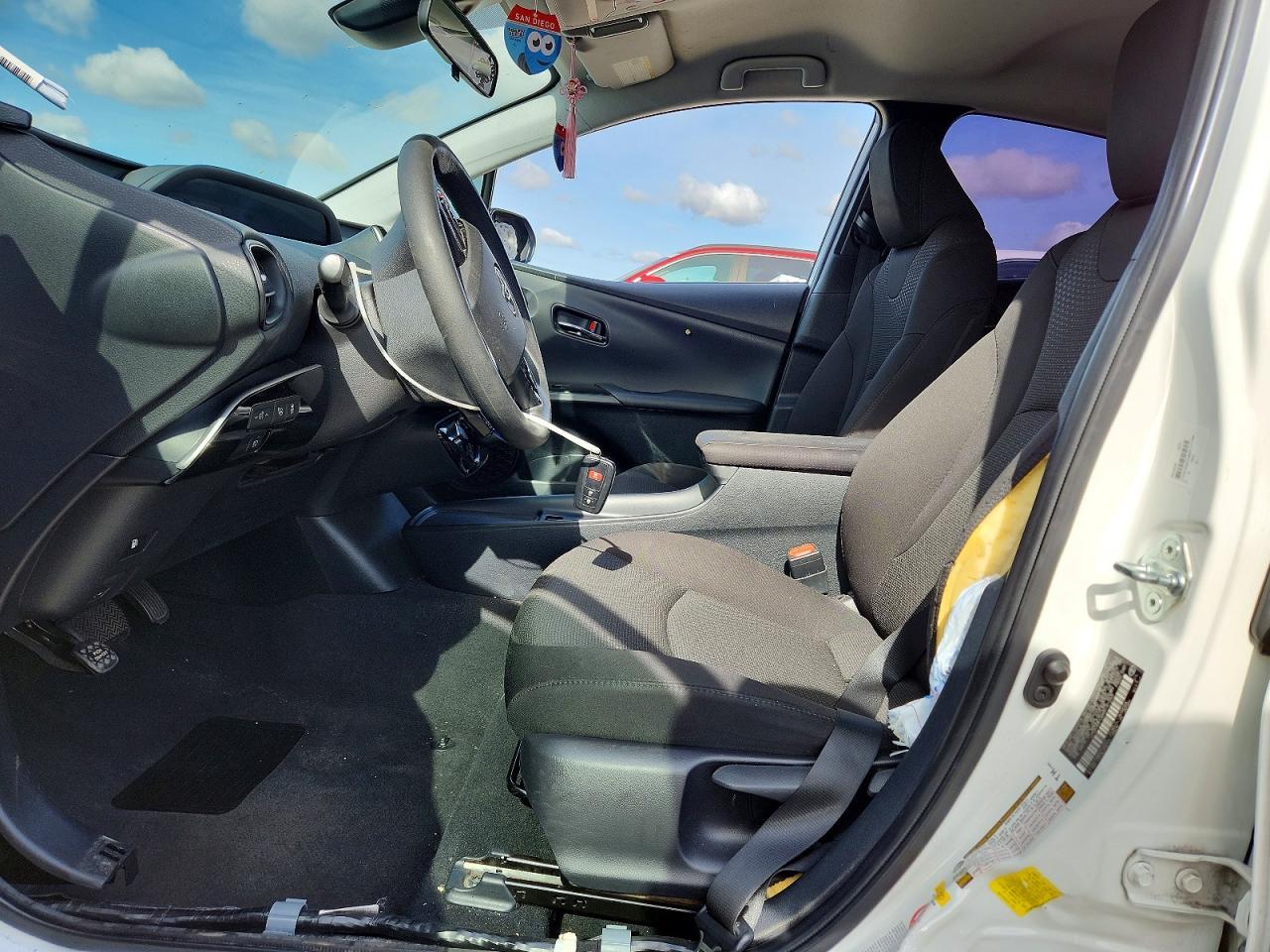 2021 Toyota Prius Le - Фото 7