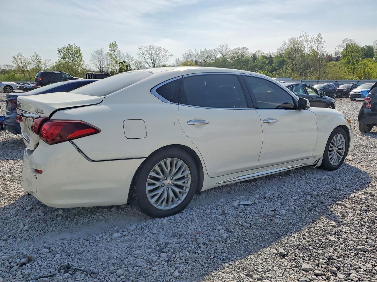 2015 Infiniti Q70L 3.7 - Фото 3