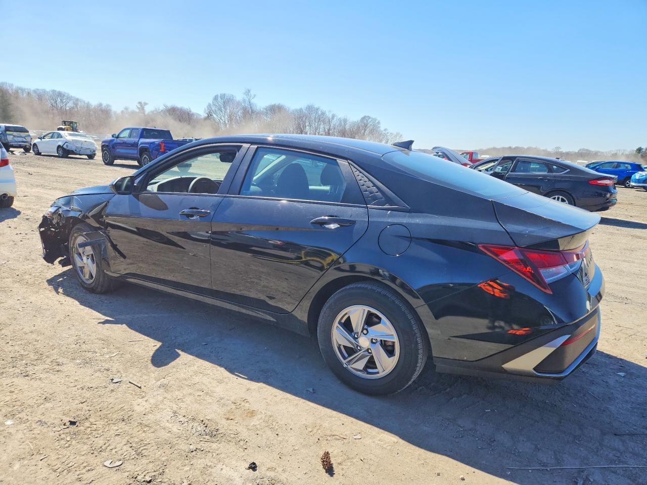 2025 Hyundai Elantra Se - Image 2