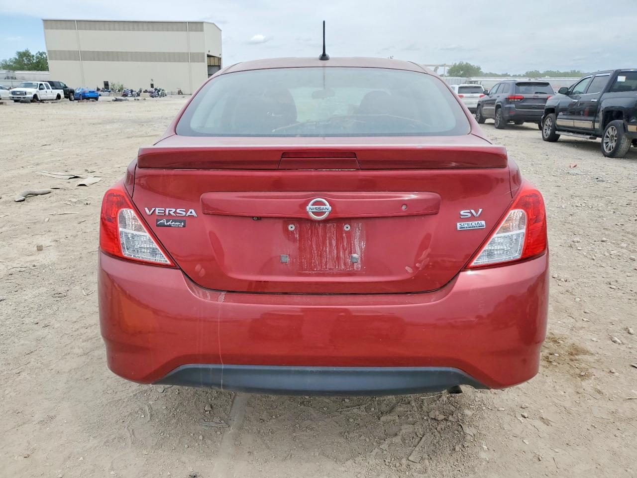 2018 Nissan Versa Sv - Фото 6