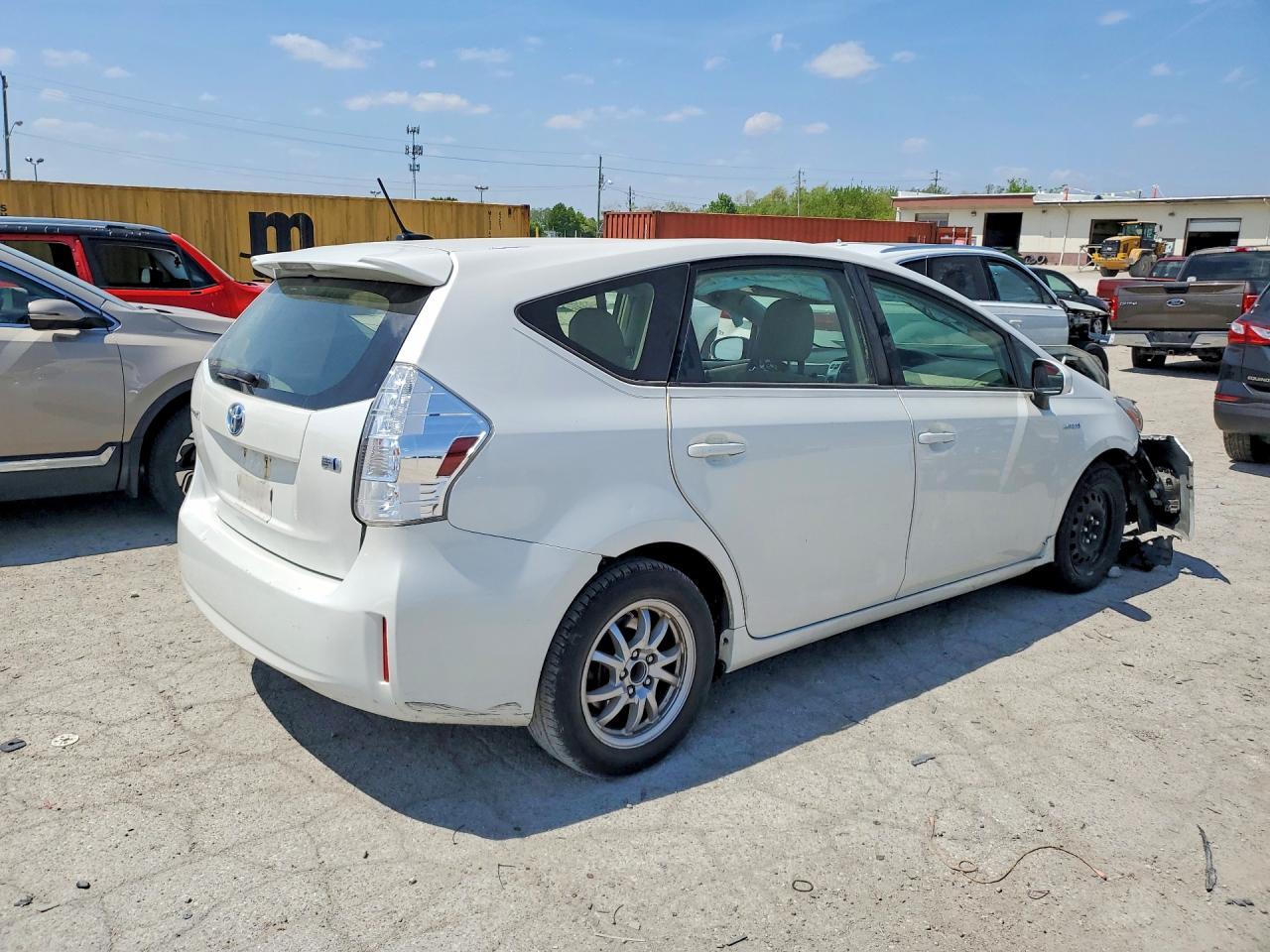 2013 Toyota Prius V Three - Image 3