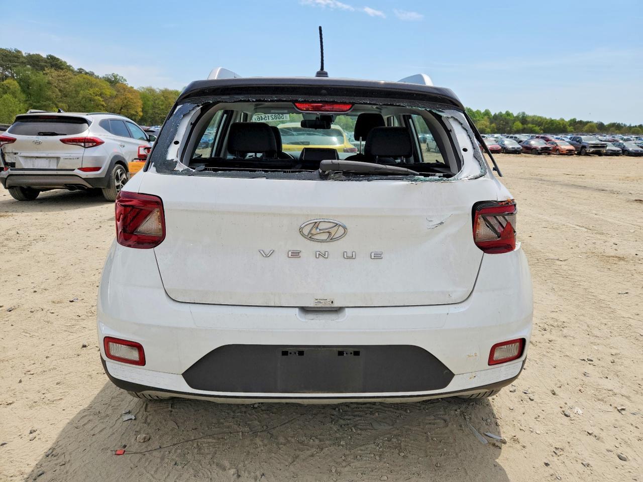 2025 Hyundai Venue Limited - Фото 6