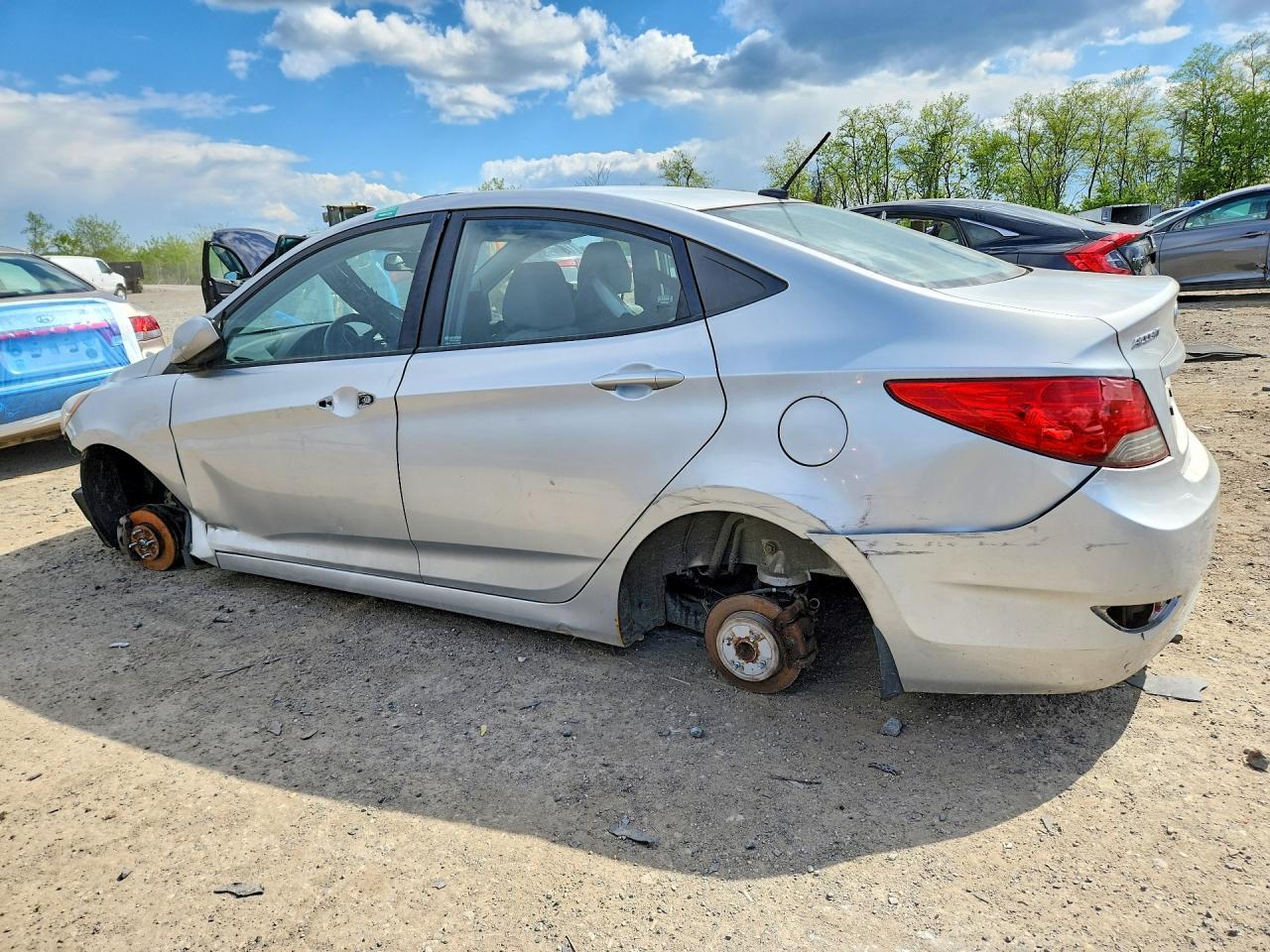 2013 Hyundai Accent Gls - Image 2