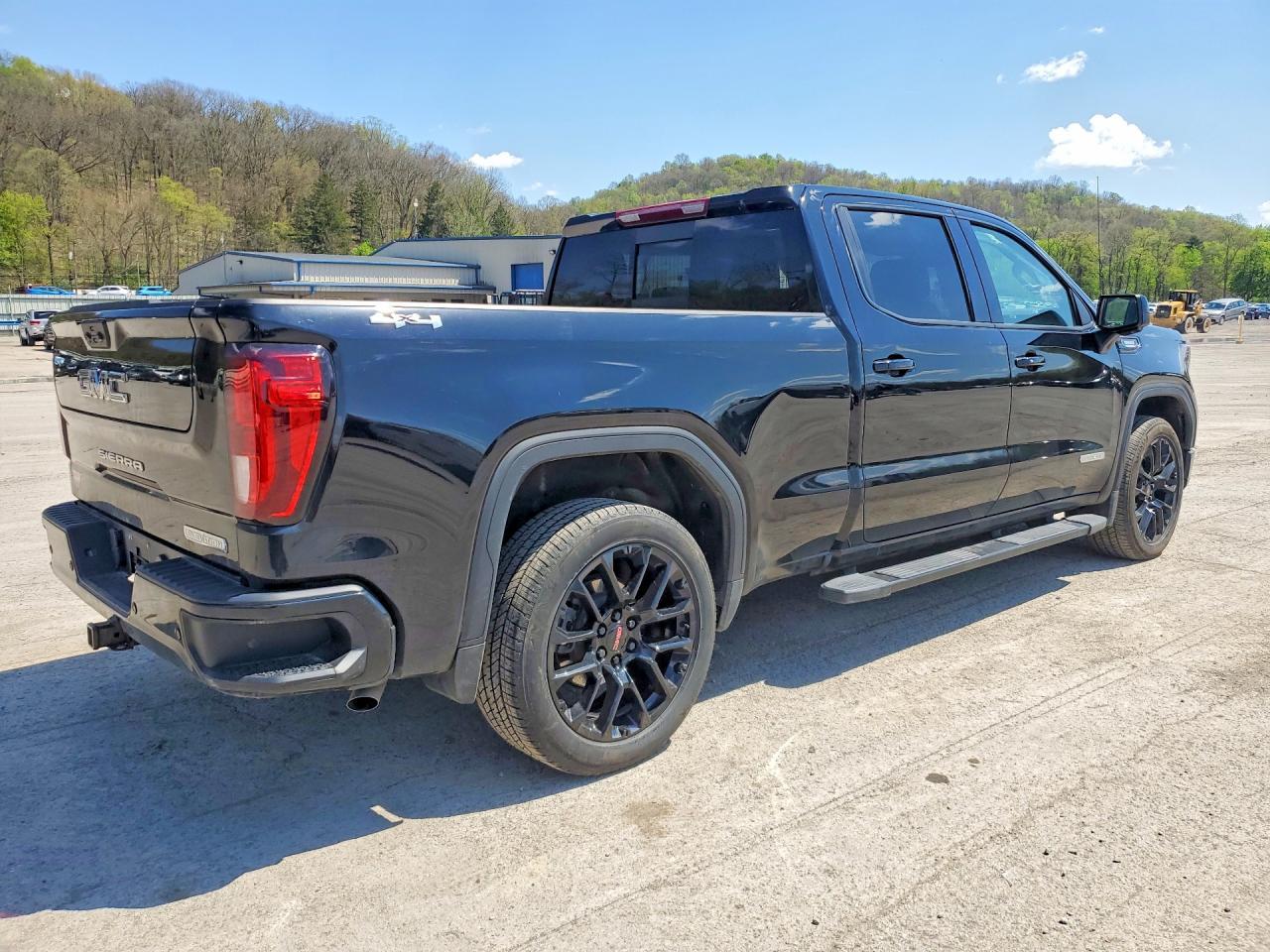 2025 GMC Sierra K1500 Elevation - Image 3
