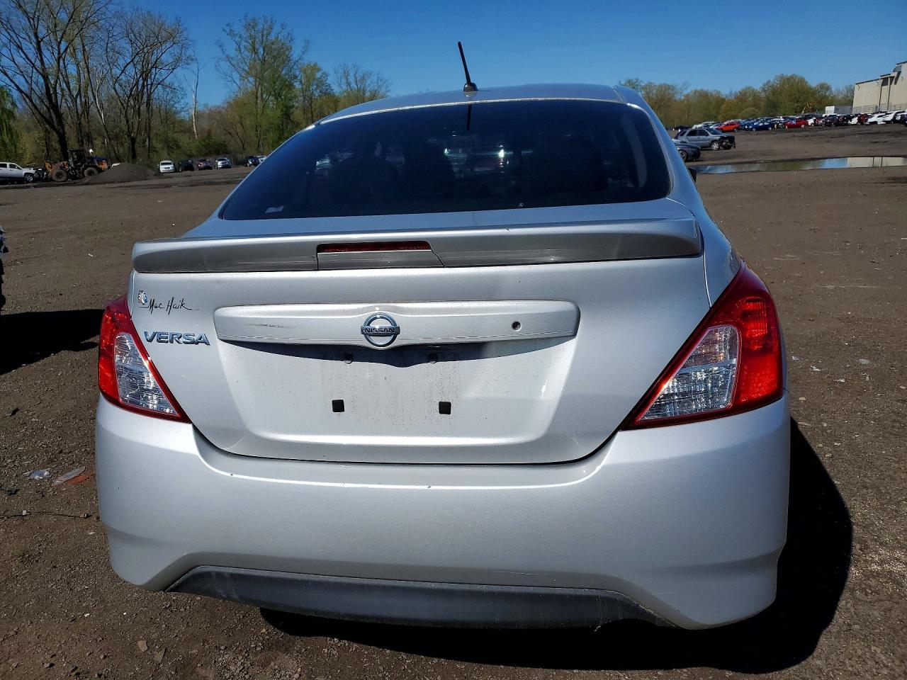 2018 Nissan Versa S Plus - Фото 6