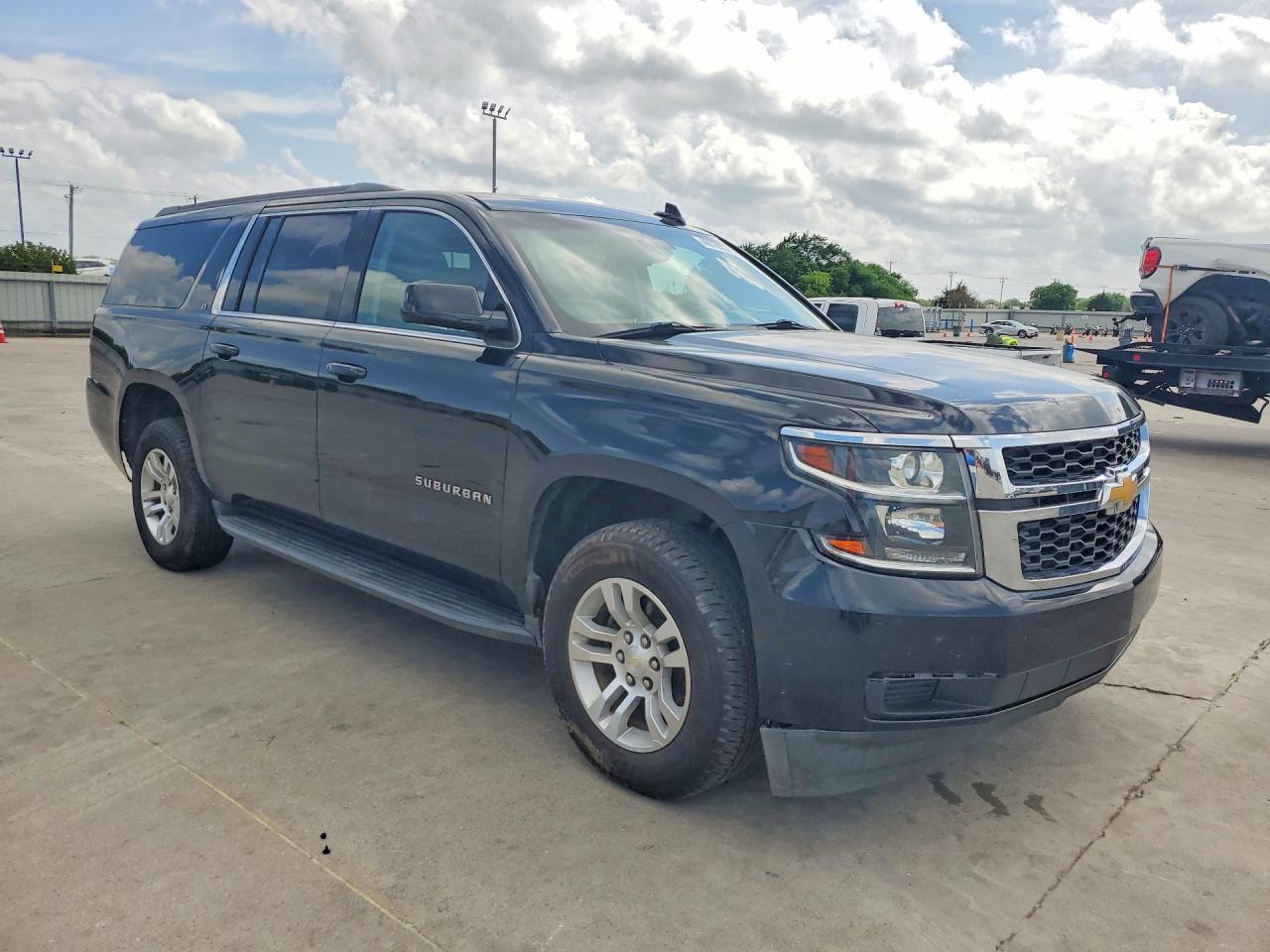 2019 Chevrolet Suburban C1500 Lt - Image 4