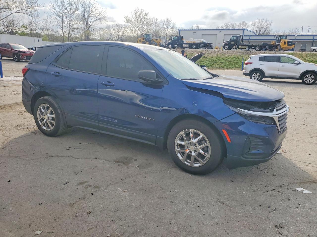 2022 Chevrolet Equinox Ls - Фото 4