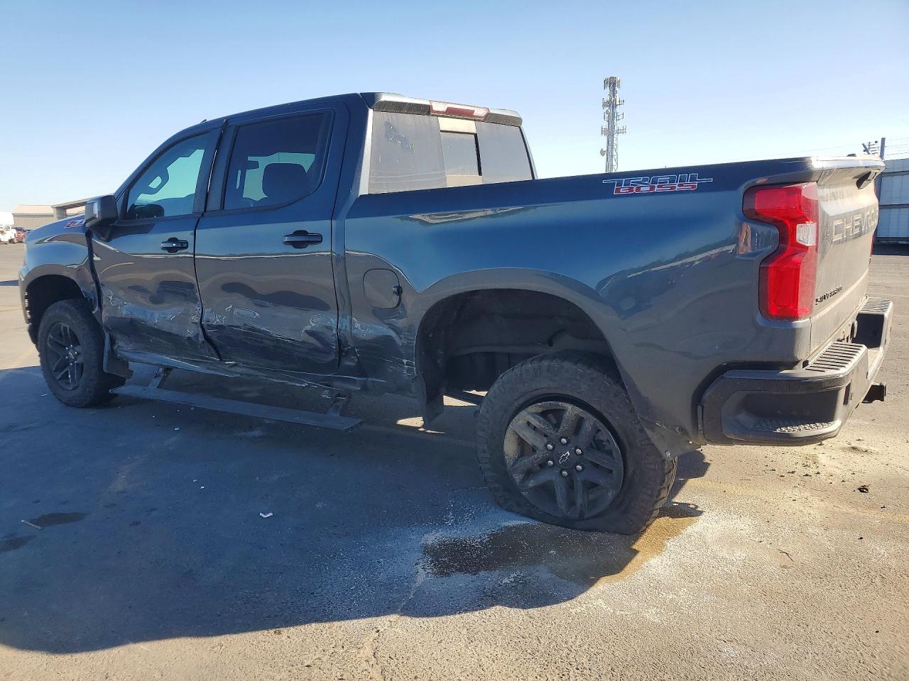 2020 Chevrolet Silverado K1500 Lt Trail Boss - Image 2