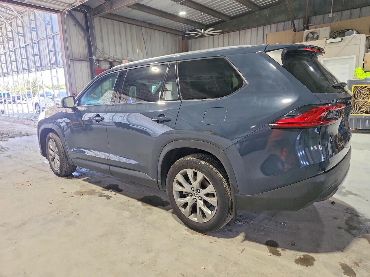 2024 Toyota Grand Highlander Limited - Image 2