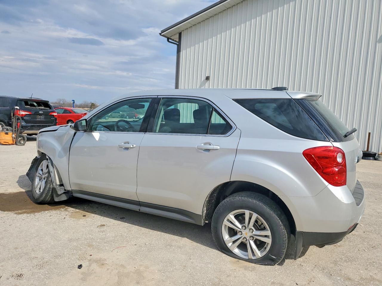 2015 Chevrolet Equinox Ls - Image 2