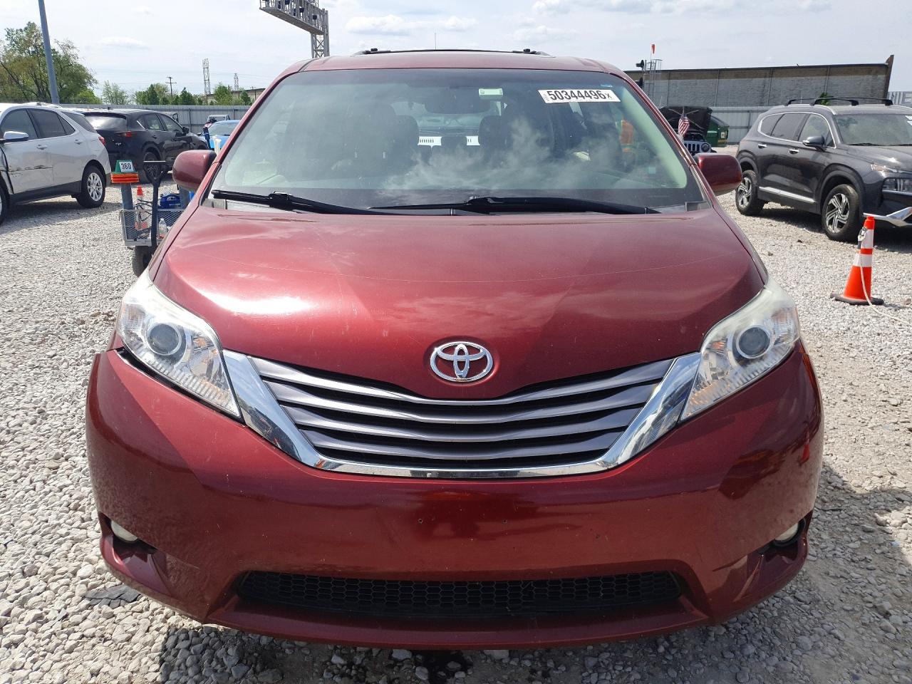 2017 Toyota Sienna Xle Premium 7-Passenger - Image 5