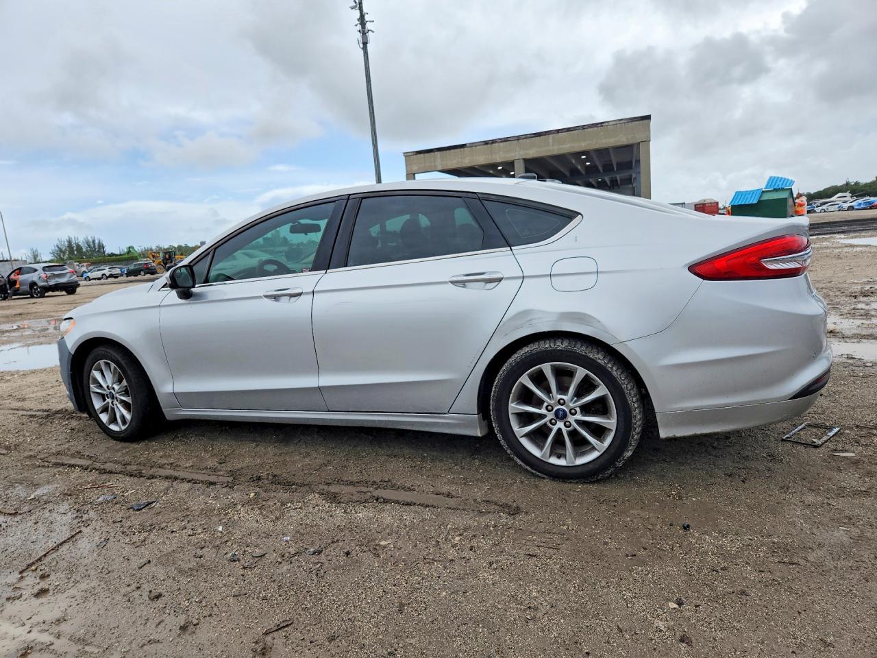 2017 Ford Fusion Se - Image 2